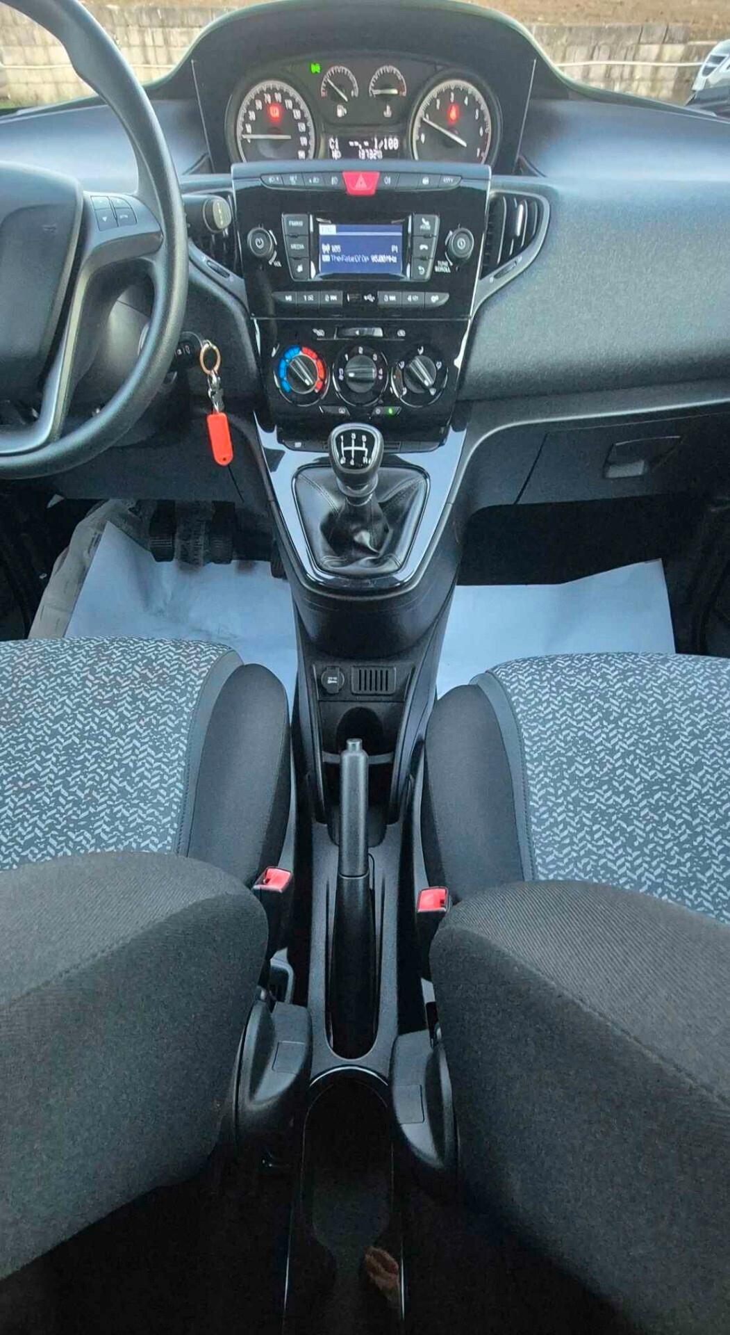 Lancia Ypsilon 1.2 69 CV 5 porte Elefantino Blu km 13732