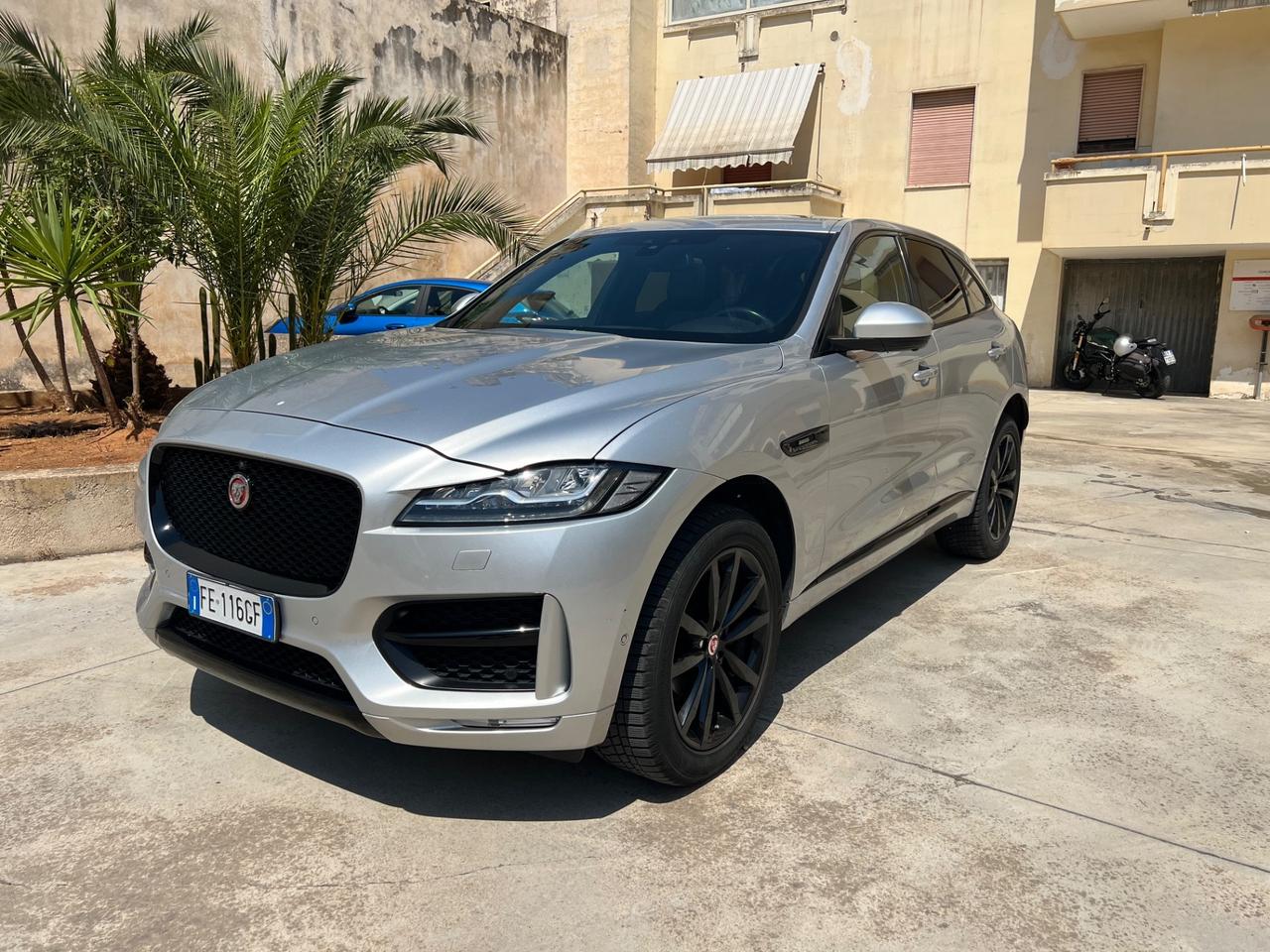 Jaguar F-Pace 2.0 D 180 CV AWD aut. R-Sport