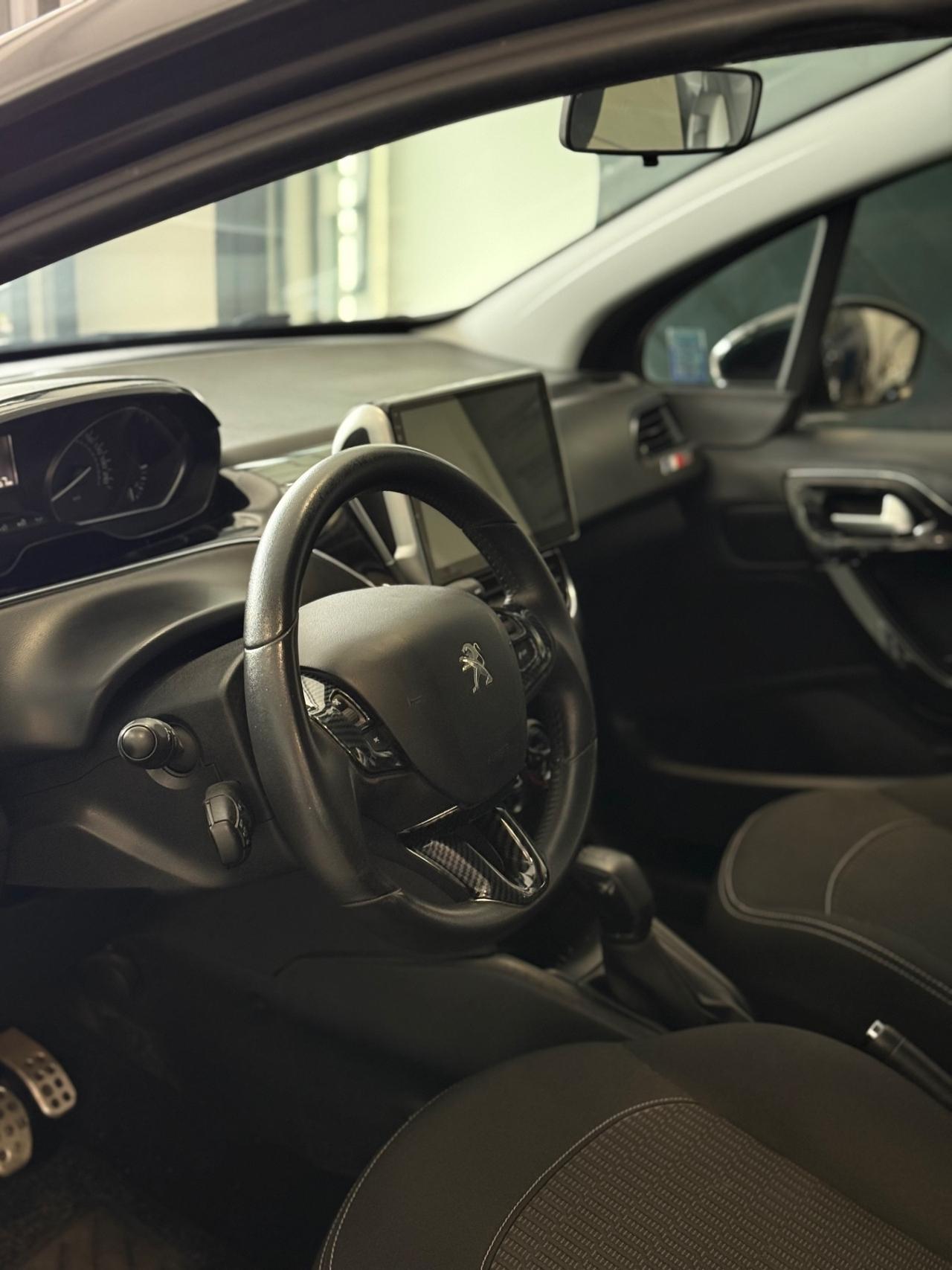 Peugeot 208 PureTech 82 5 porte Allure