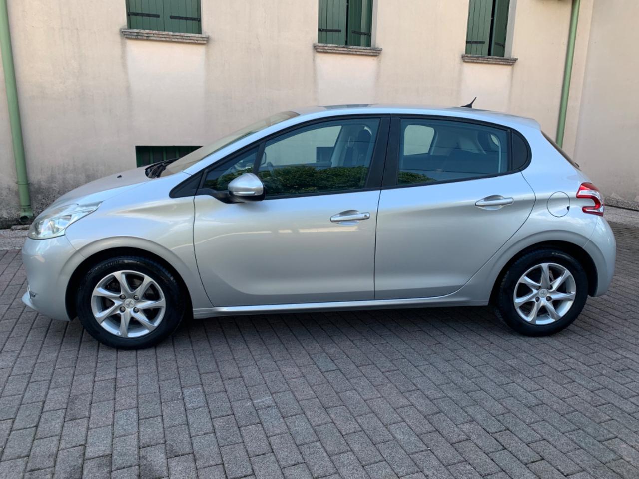 Peugeot 208 1.2 VTi 82 CV 5 porte Allure