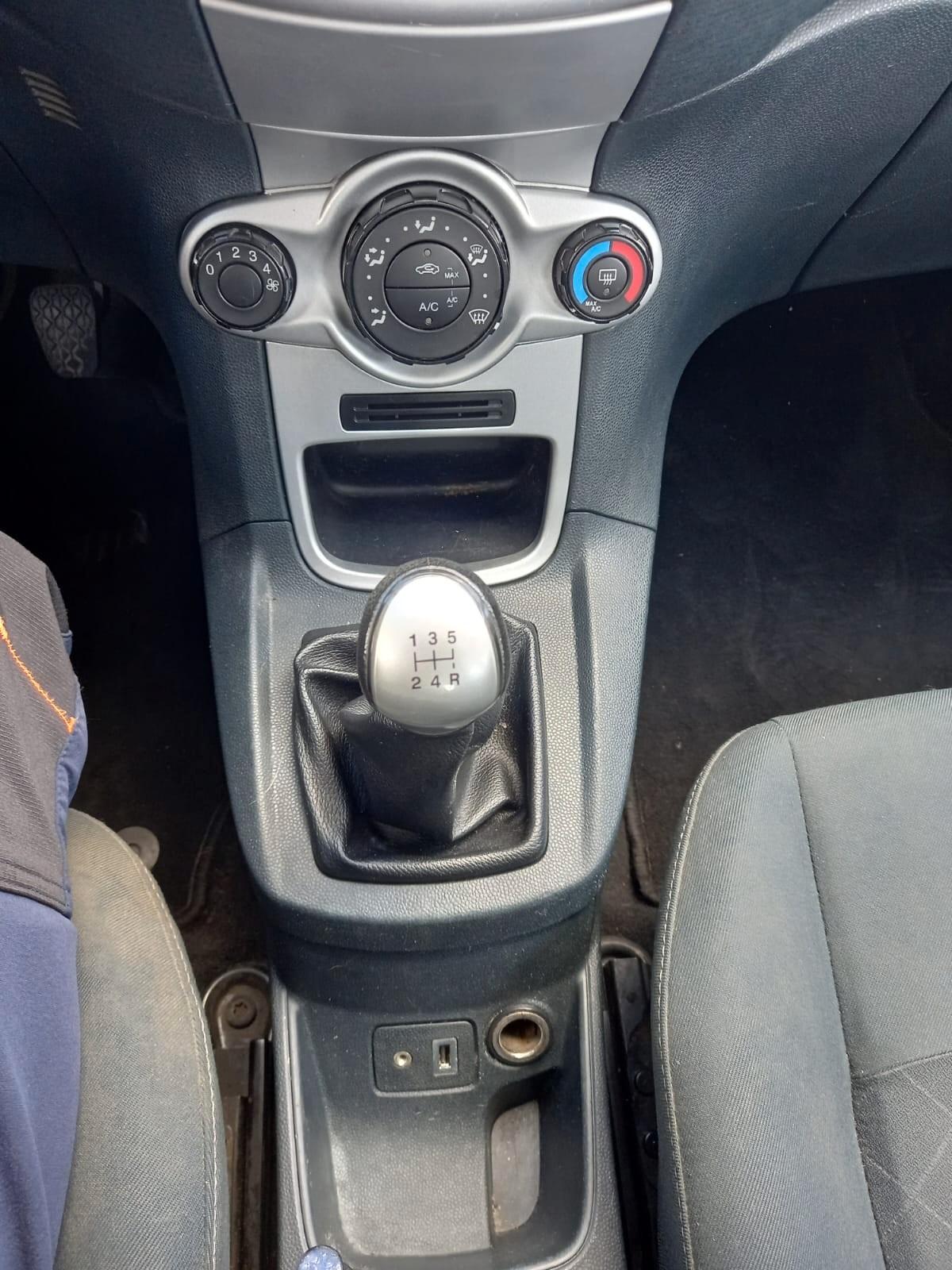 Ford Fiesta 1.4 TDCi 70CV 5 porte Titanium