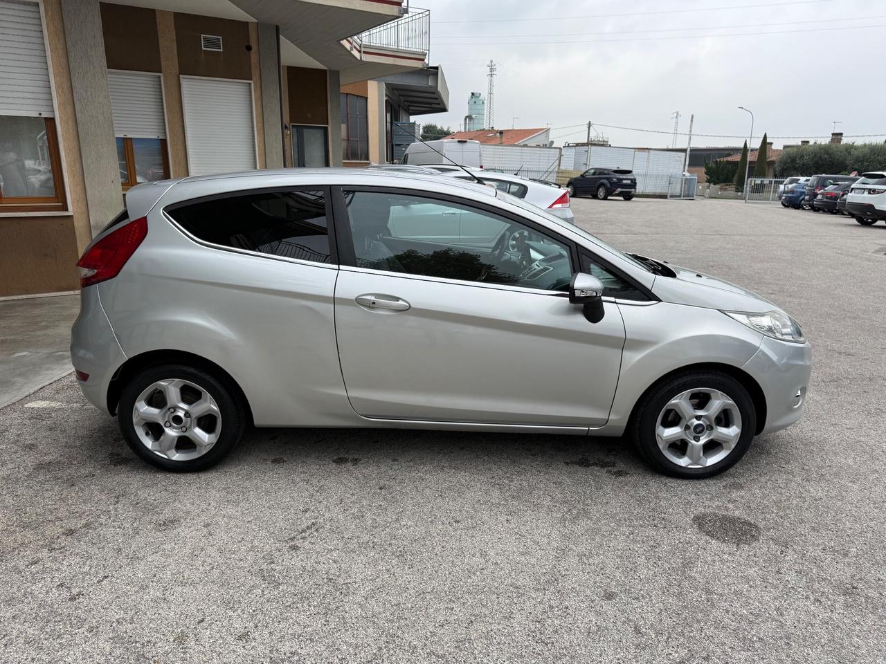 Ford Fiesta 1.4 TDCi 70CV 3 porte - Neopatentati