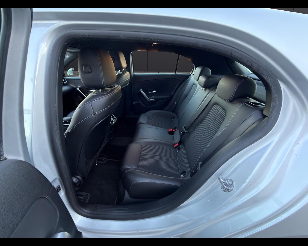 Mercedes-Benz Classe A (W177) - A 180 d Automatic Business