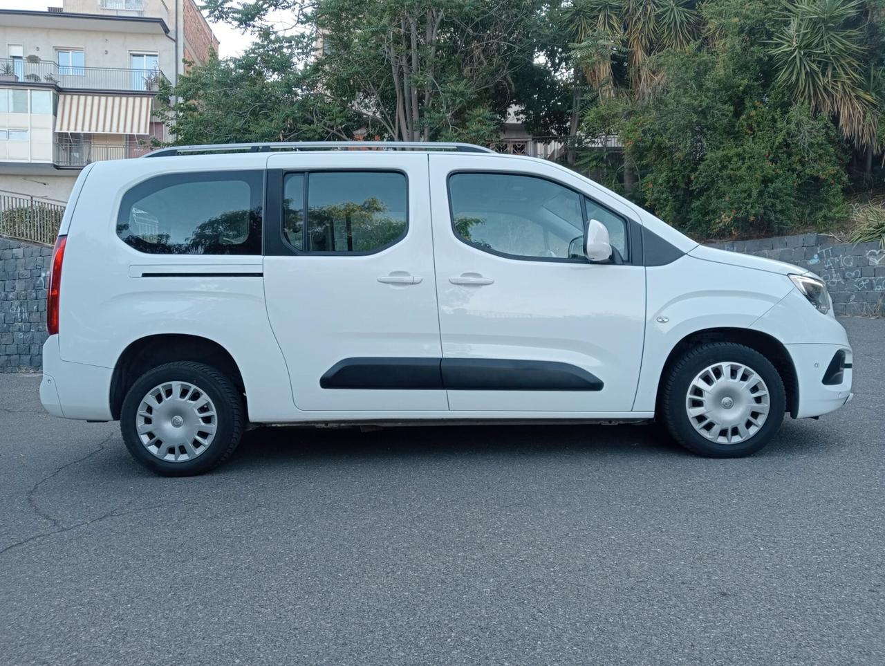 Opel Combo Life Pianale ribassato con rampa disabili in carrozzina