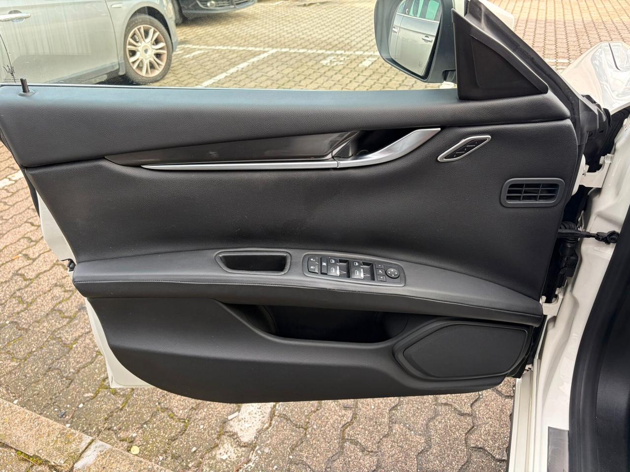 Maserati Ghibli 3.0 V6 ds 250cv auto my16 E6