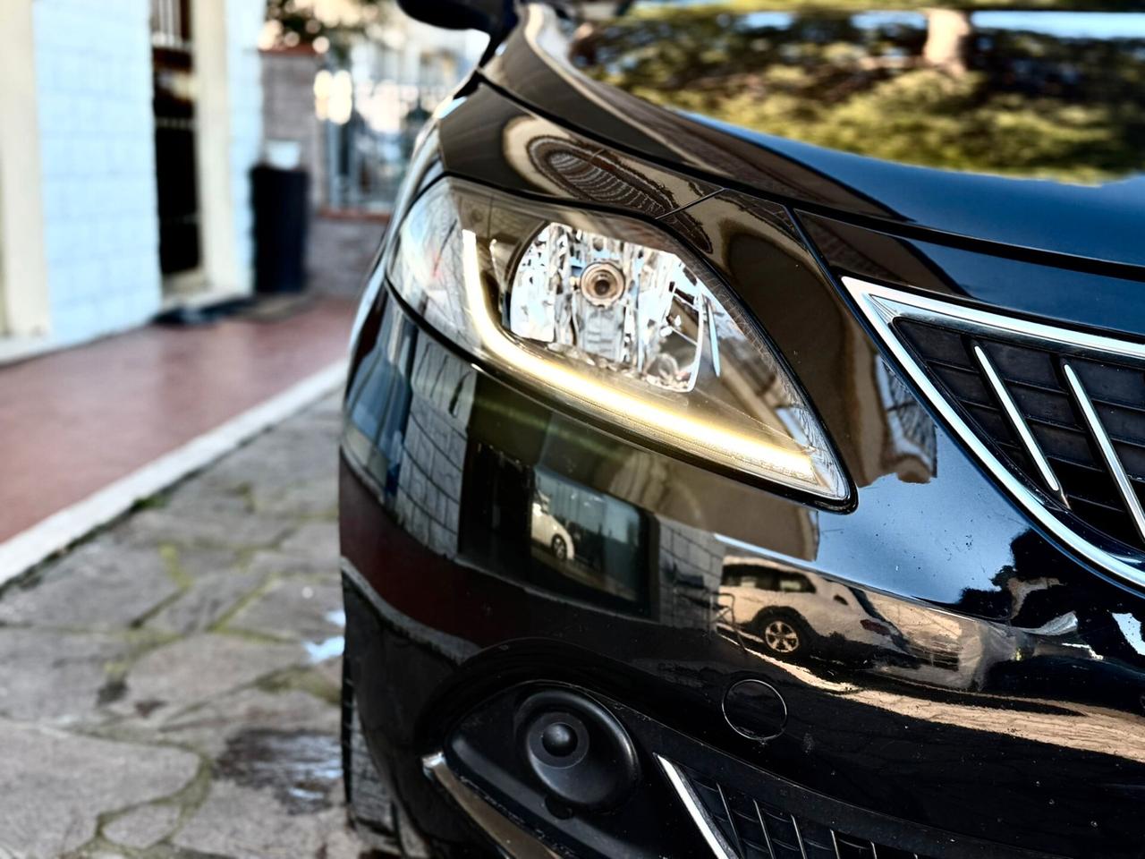 Lancia Ypsilon 1.0 FireFly 5 porte S&S Hybrid Silver