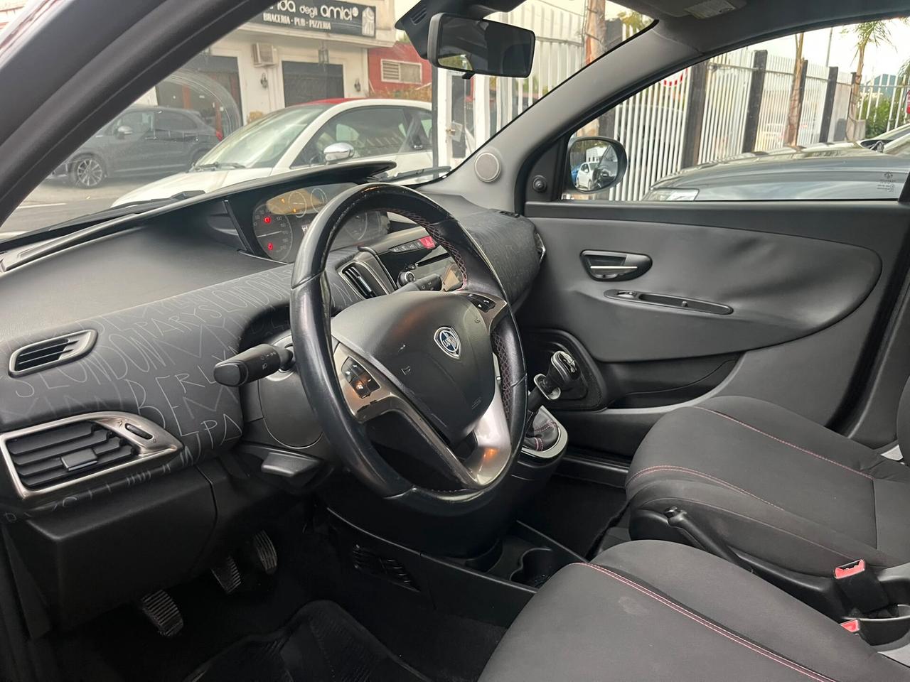 Lancia Ypsilon 1.2 69 CV 5 porte S&S Silver 2014