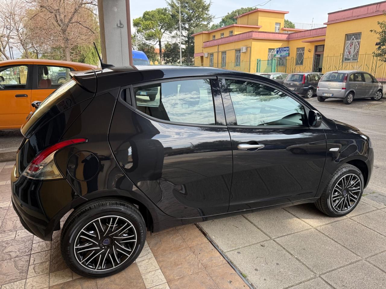 Lancia Ypsilon 2023 - 1.0 FireFly 5 porte S&S Hybrid Gold