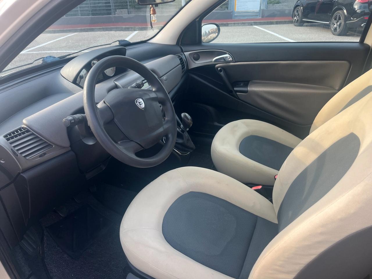 Lancia Ypsilon 1.2 Argento TETTO PANORAMICO APRIBILE ADATTA AI NEOPATENTATI