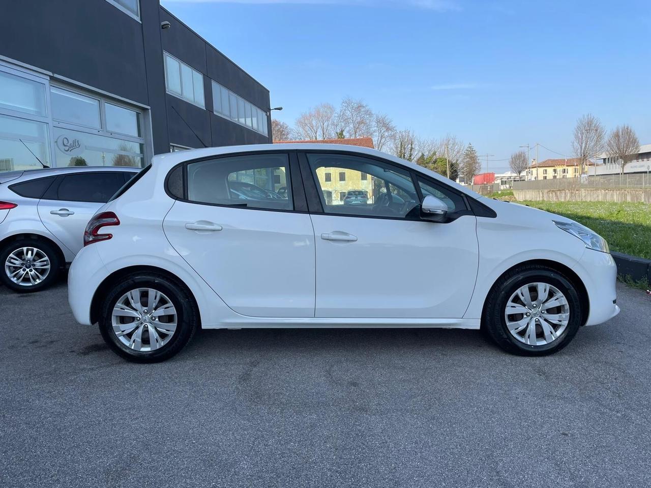 Peugeot 208 1.2 Neopatentati Finanziabile