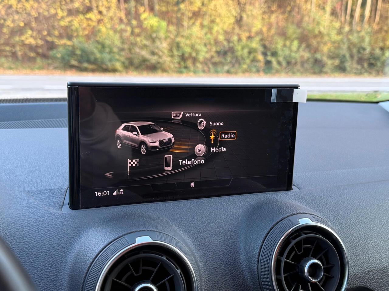 Audi Q2 30 TFSI Business -