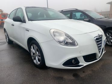 Alfa Romeo Giulietta tdi 1600 cc- distintiv full pelle tetto bi color clima auto-neo patentati-appena tagliandata
