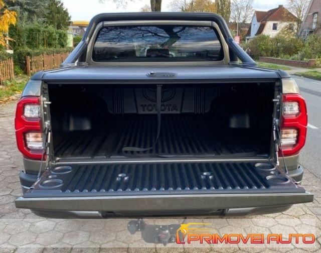 TOYOTA Hilux 2.8 D A/T 4WD 4 porte Double Cab Invincible