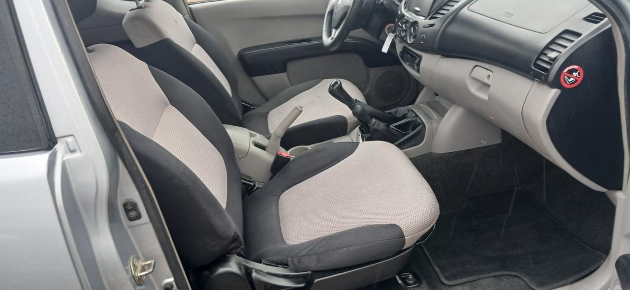 Mitsubishi L200 2.5 DI-D/136CV Single Cab - 2006