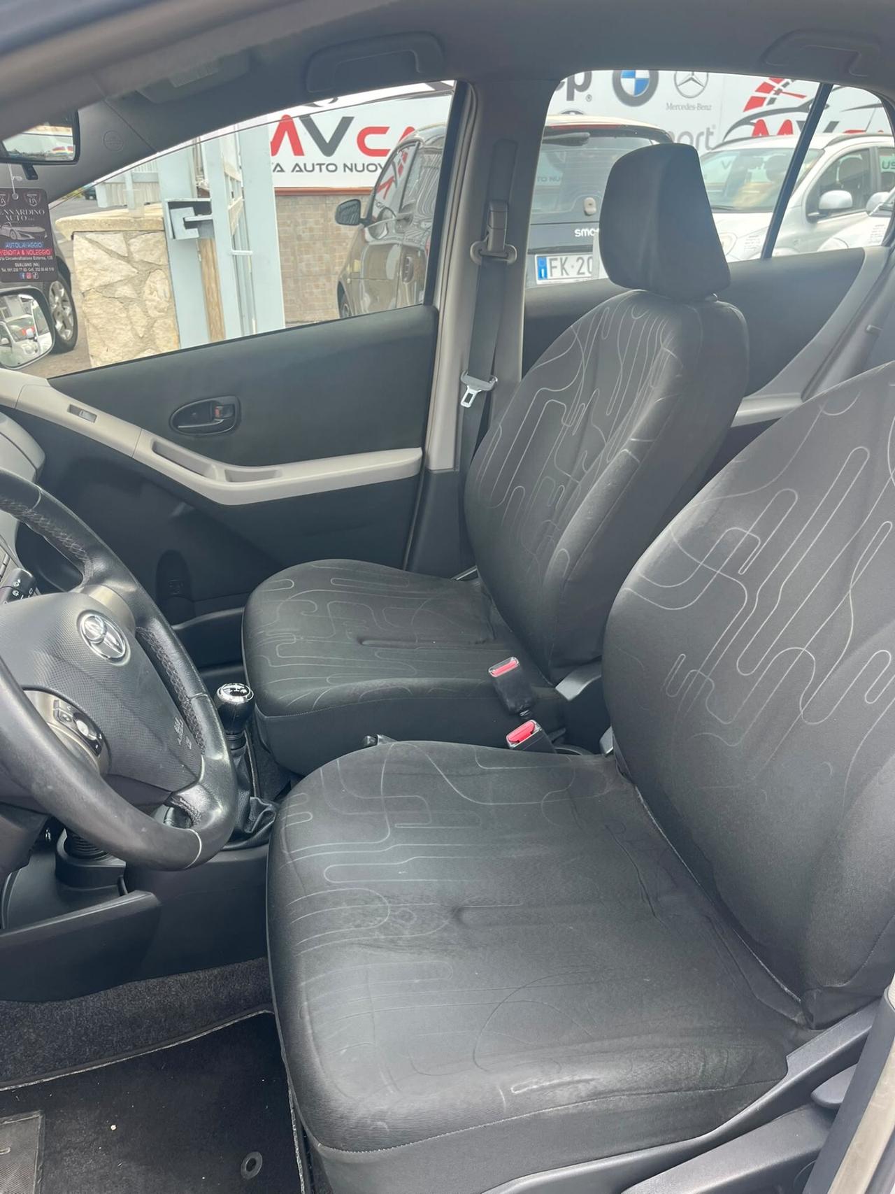Toyota Yaris 1.0 5 porte Sol