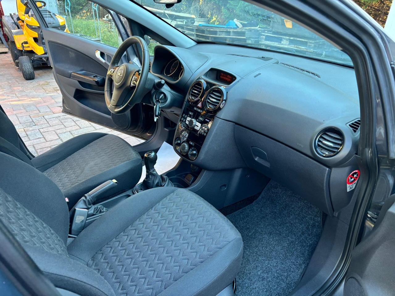 OPEL CORSA 1.2 5 PORTE BELLISSIMA SOLO 84.000 KM OK PER NEOPATENTATI PERMUTABILE