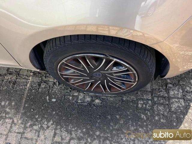 LANCIA Ypsilon 1.2 69 CV (Garanzia 12 Mesi) Neopatentati ?