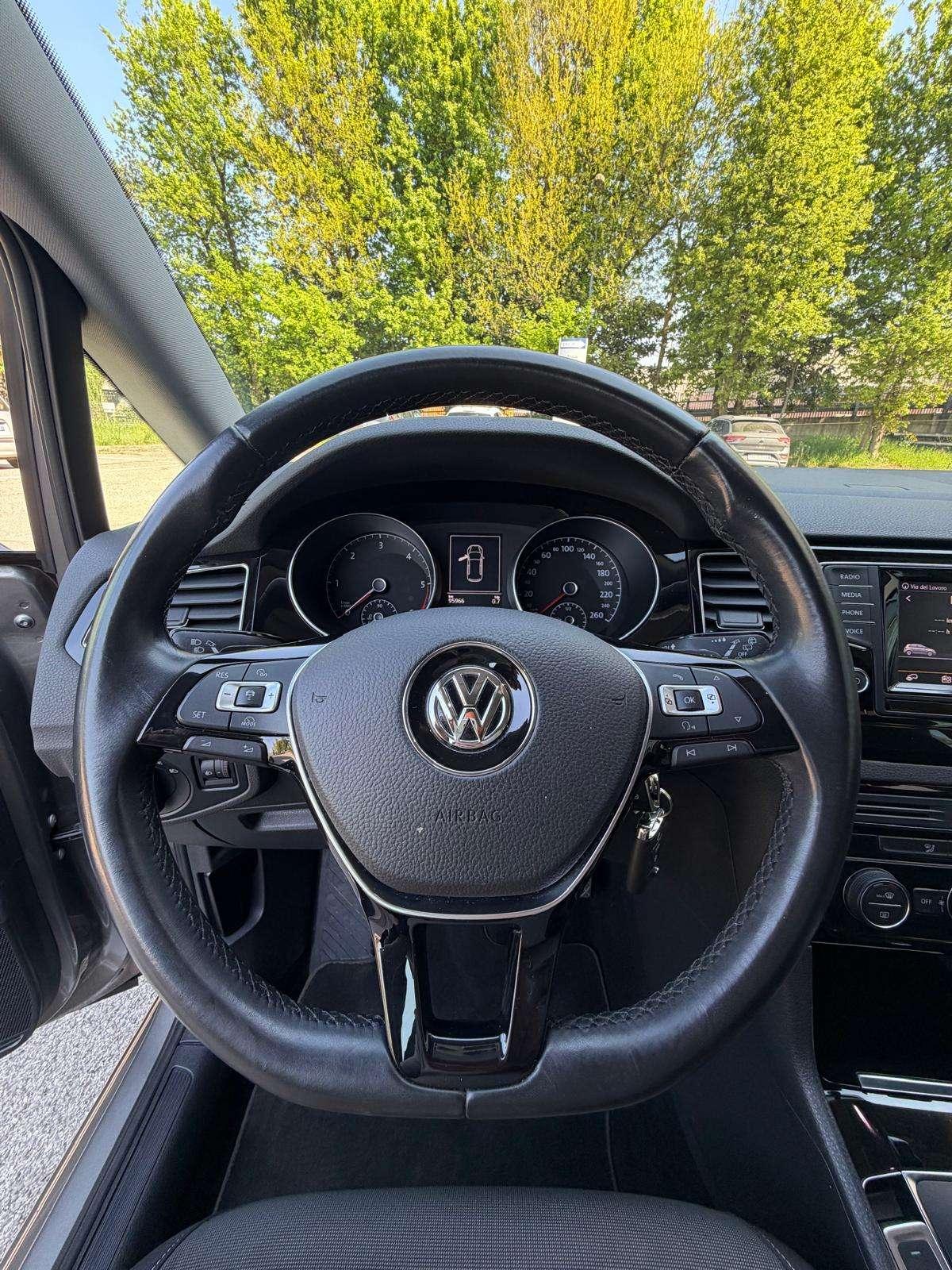 Volkswagen Golf HIGHLINE 110 CV DSG
