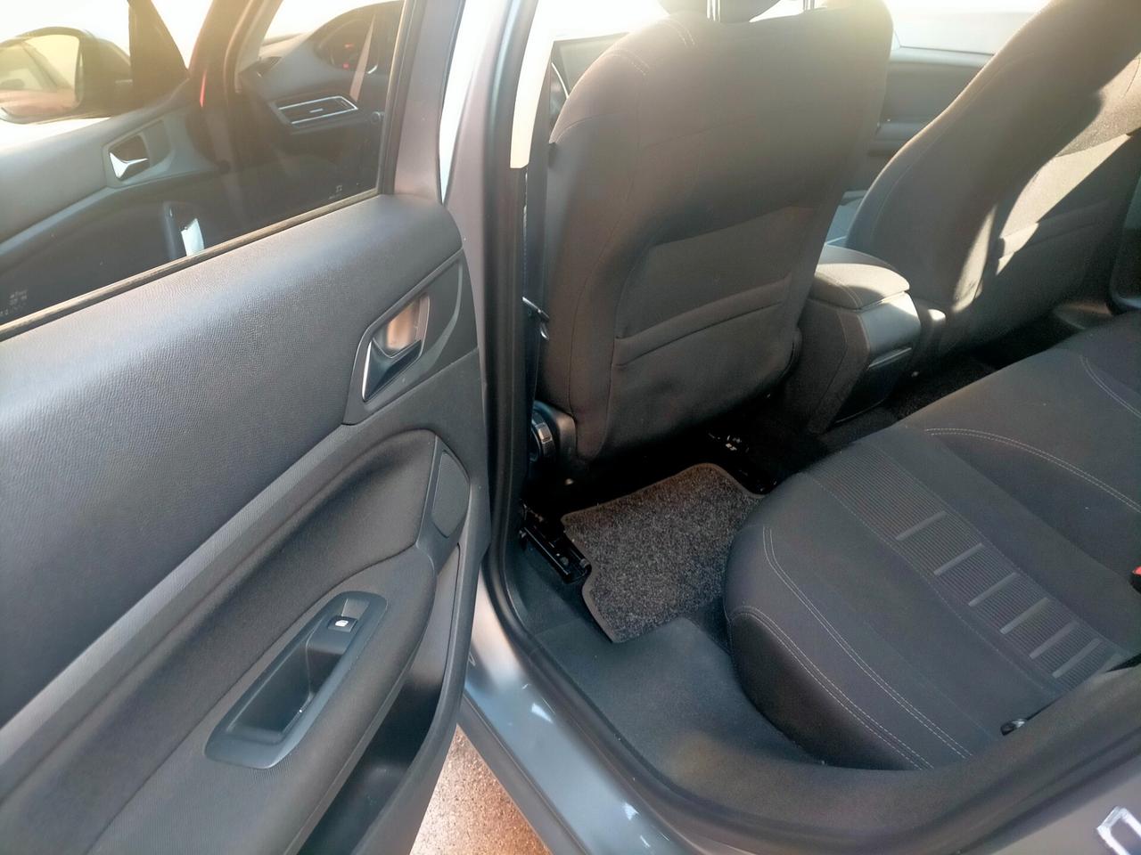 Peugeot 308 1.6 e-HDi 115 CV Stop&Start Allure