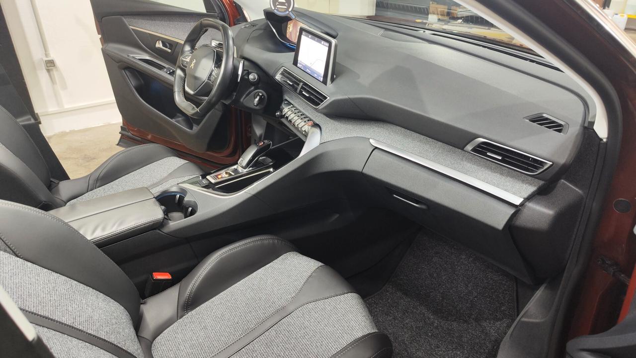 Peugeot 3008 BlueHDi 120 EAT6 S&S Allure