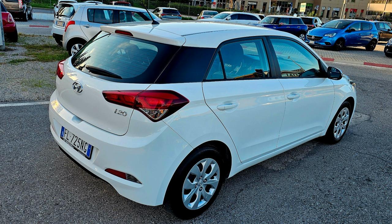Hyundai i20 1.2 84 CV 5 porte Econext Comfort