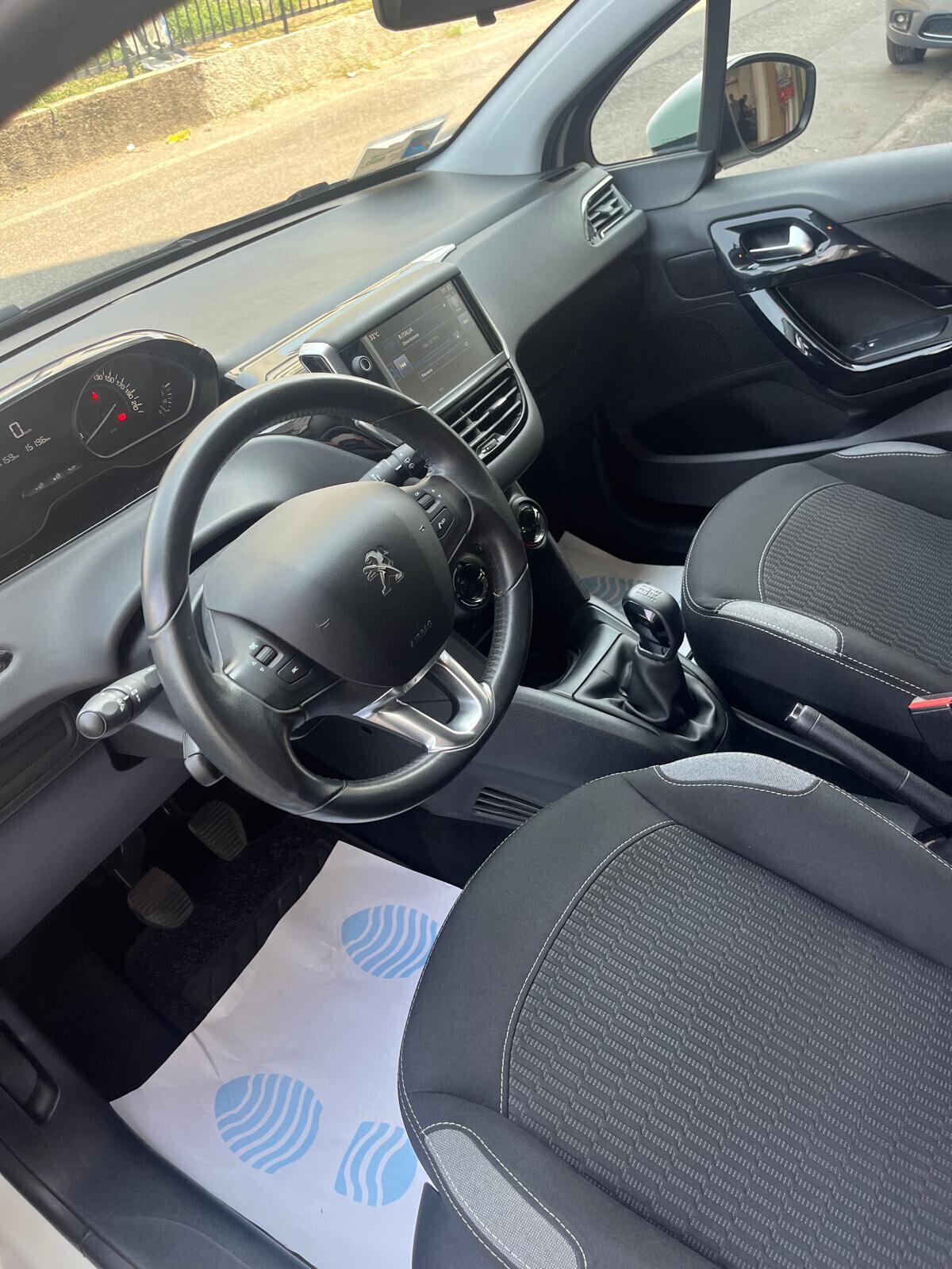 Peugeot 208 PureTech 82 5 porte Allure