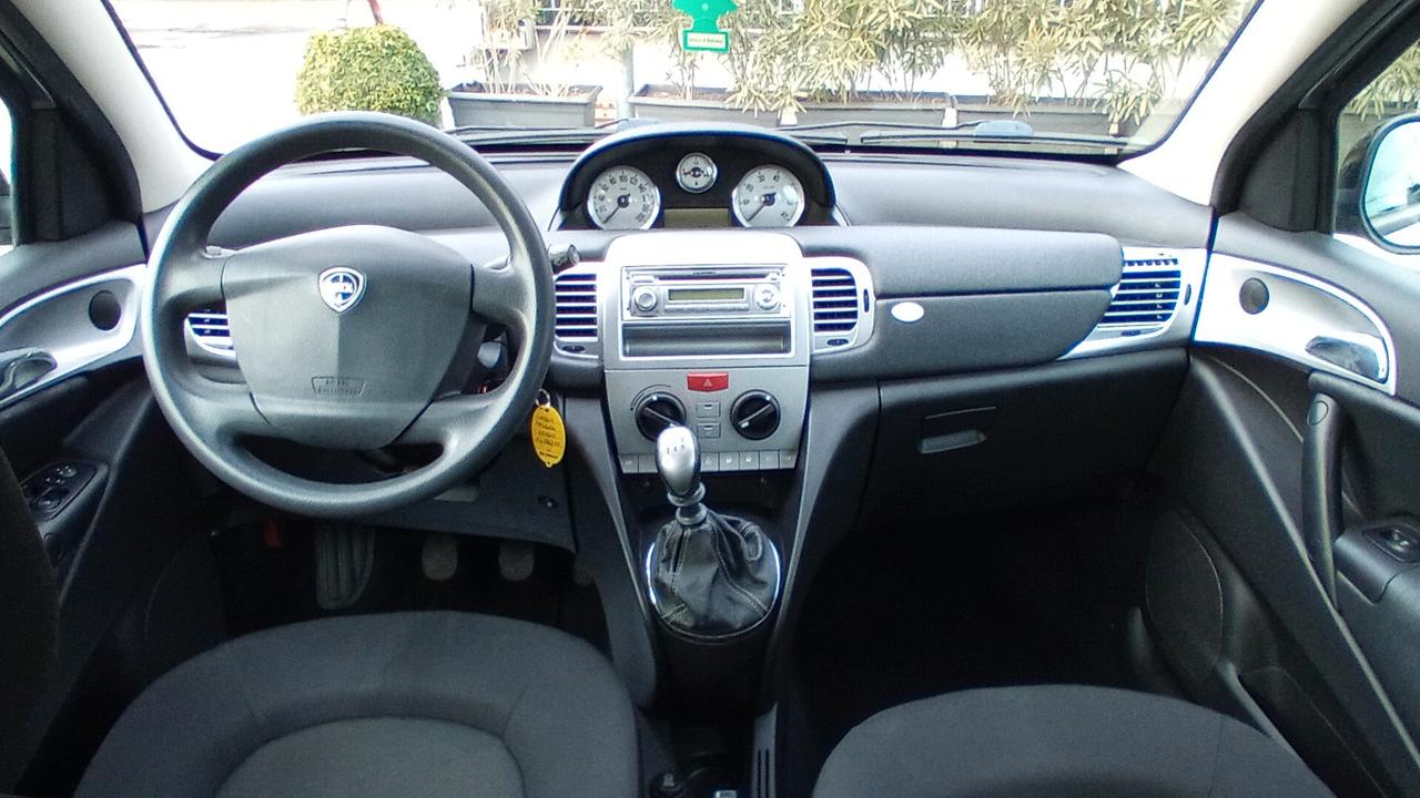 Lancia Ypsilon 1.2 69 CV Unyca 3p Adatta a Neopatentati