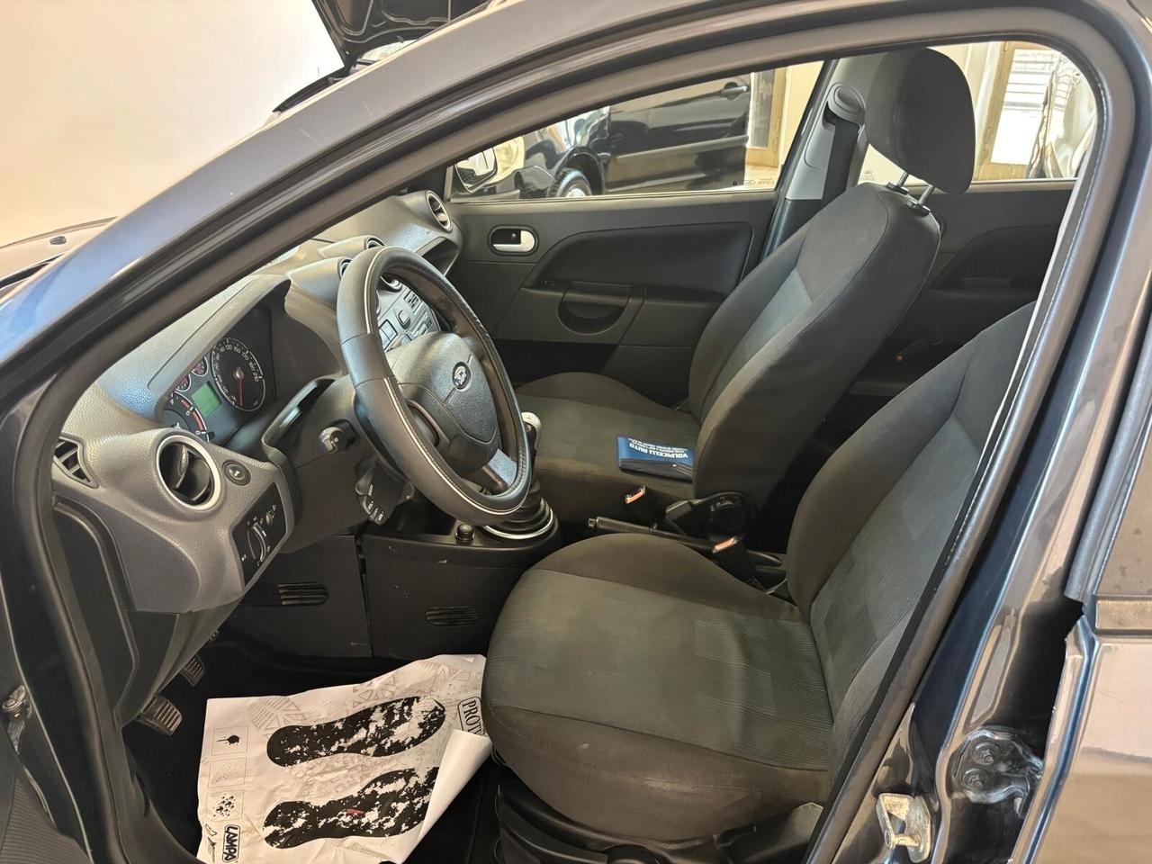 FORD FIESTA ANNO 2006 DS 1.4 ADATTA NEOPATENTATI KM 200 MILA