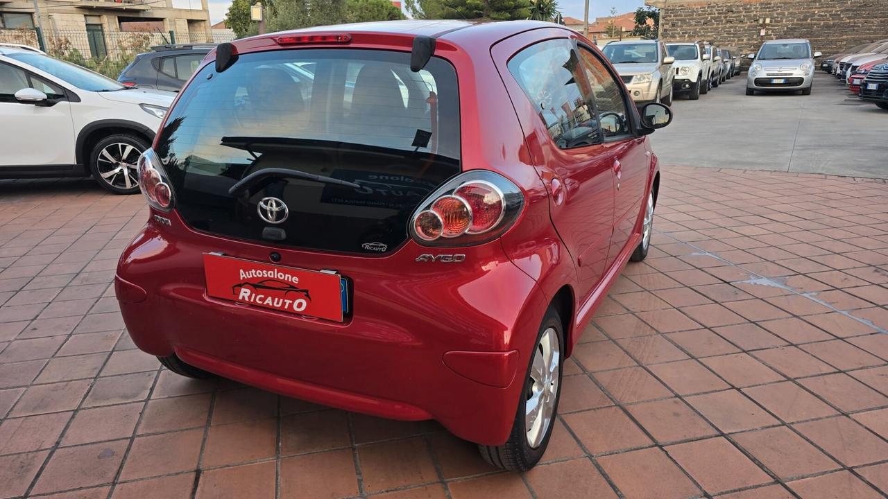 Toyota Aygo 1.0 12V VVT-i 5 porte Sol Connect Red Edition