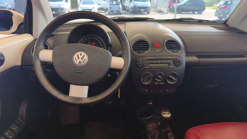 Volkswagen New Beetle New Beetle Cabrio 1.6 limited Red Edition