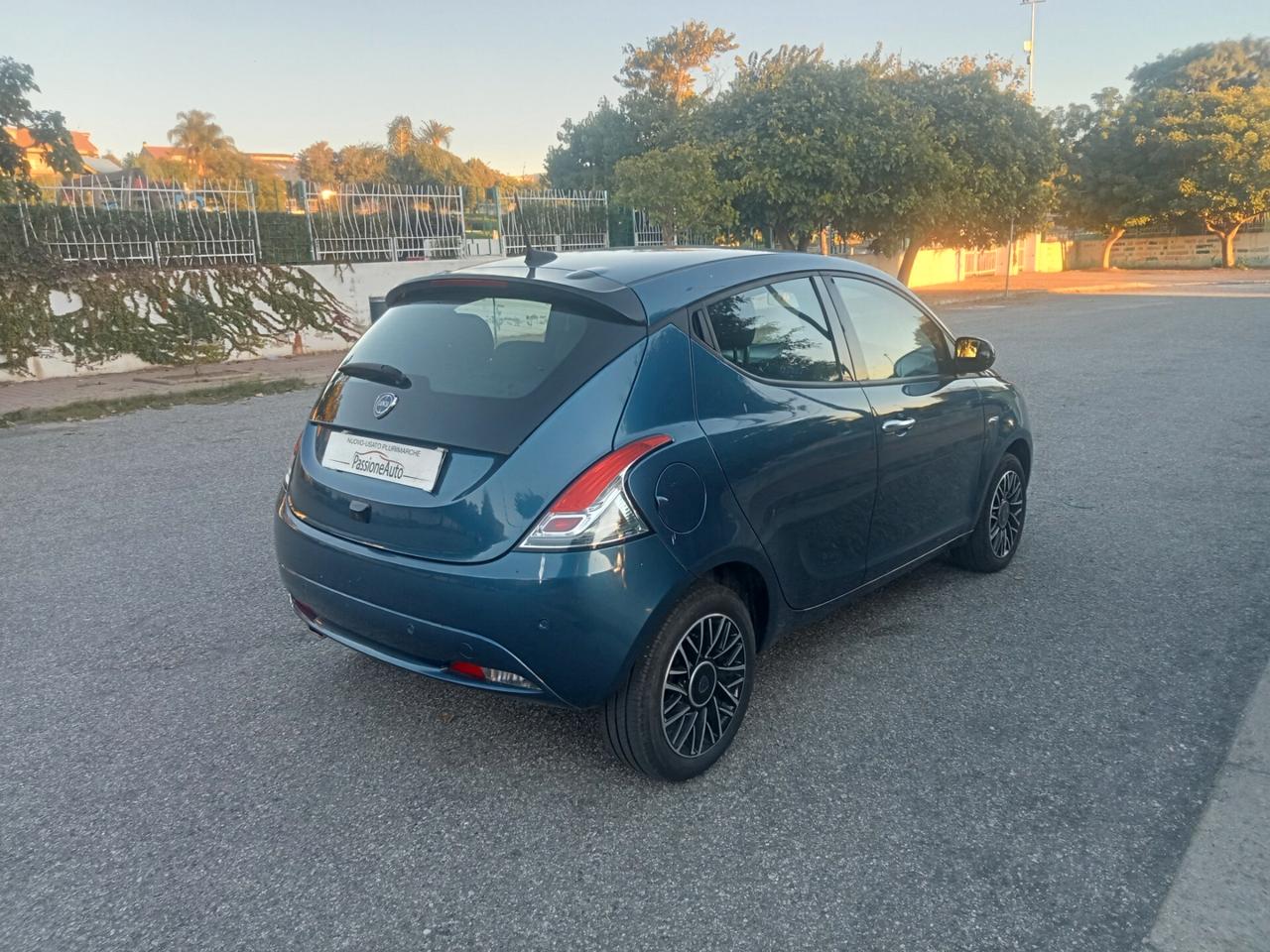 Lancia Ypsilon 1.0 FireFly 5 porte S&S Hybrid Platino