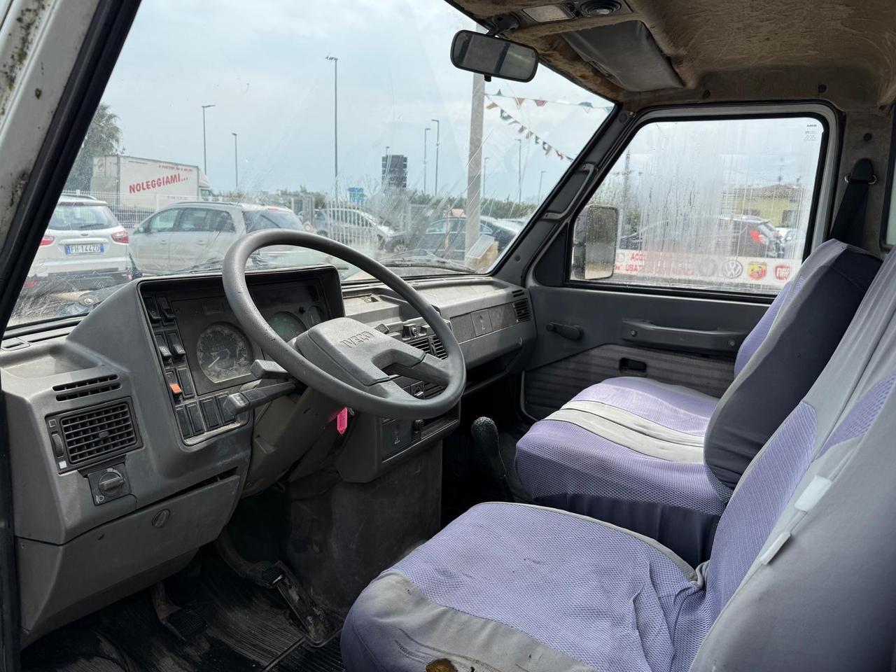 Iveco Daily 35.8 2.5 Diesel PL Cab. Classic