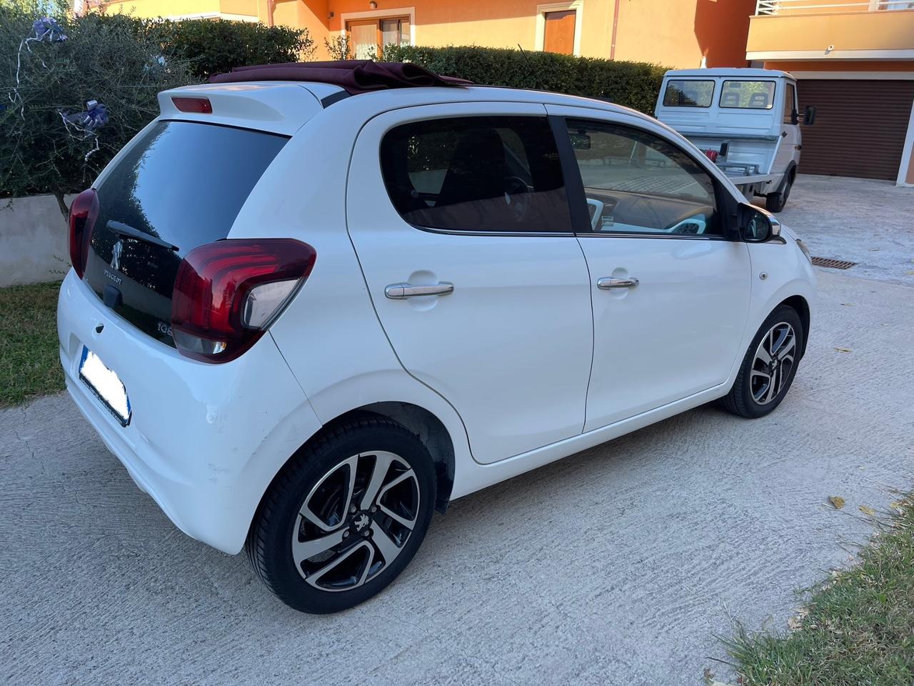 Peugeot 108 PureTech 82 5 porte Allure
