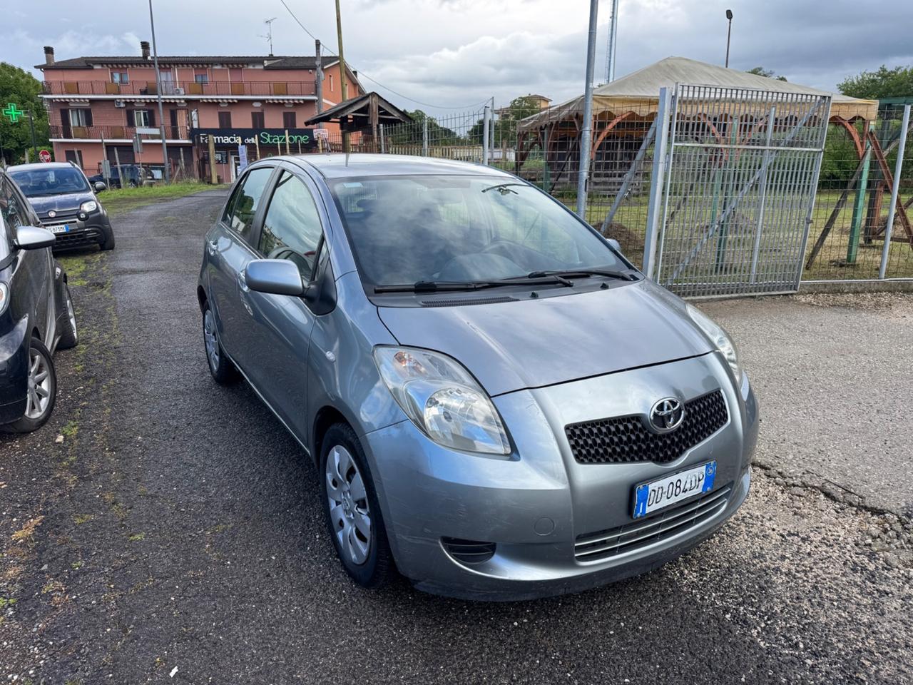 Toyota Yaris 1.3 5 porte Sol AUTOMATICO NEOPATENTATI