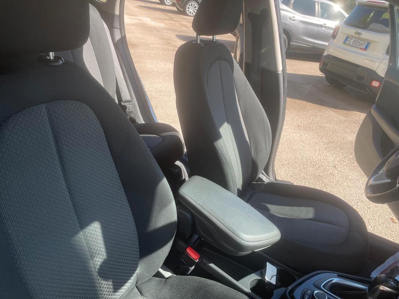 Bmw 2er Active Tourer 218d Luxury AUTOM.