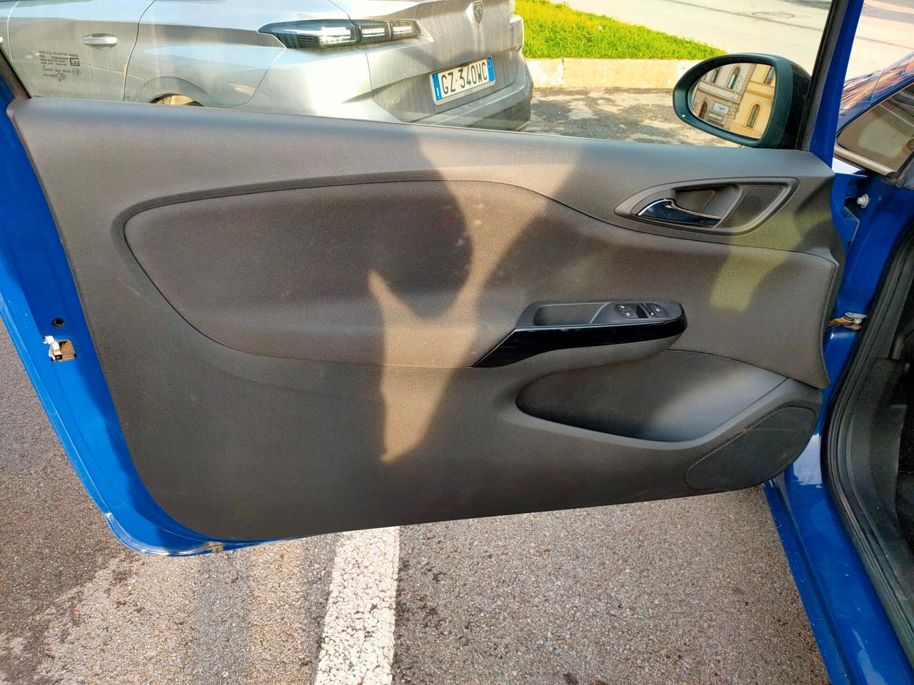 Opel Corsa 1.2 Coupé Black Edition Neopatentati