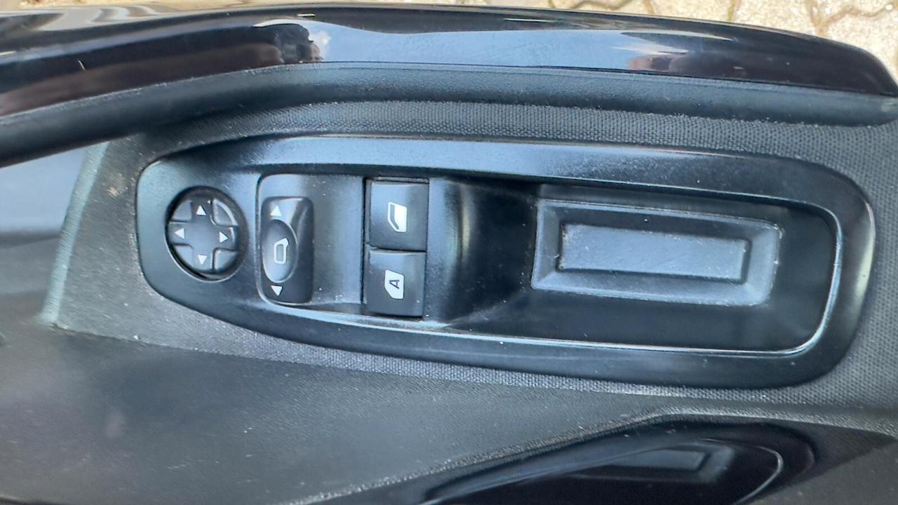 Peugeot 208 1.2 VTi 82 CV 3 porte Active