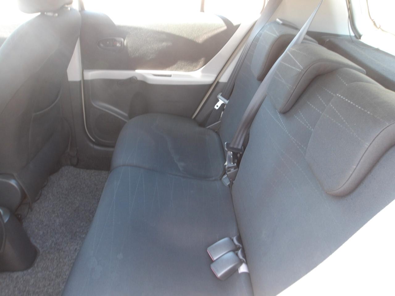 TOYOTA YARIS 1.0 BENZ-2008