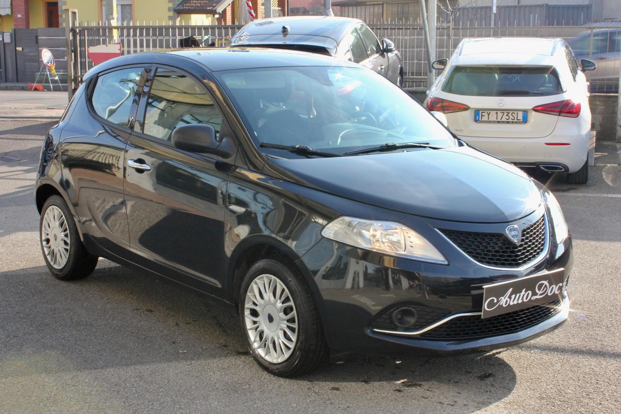 Lancia Ypsilon 1.2 69 CV 5 porte Silver POCHISSIMI KM!