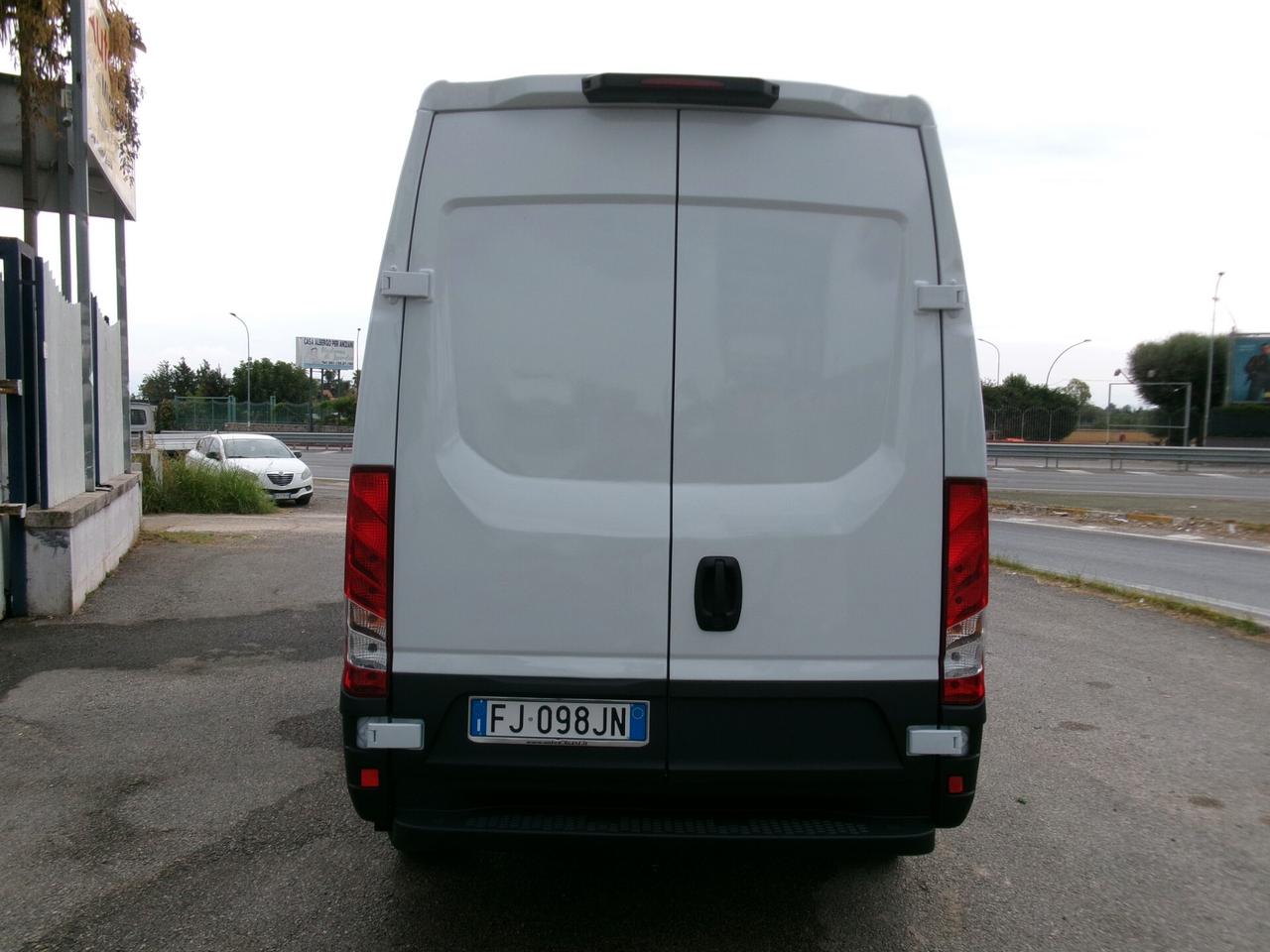 Iveco Daily 35S12 2.3 120CV EURO 6 FURGONE P.MEDIO *PERFETTO*