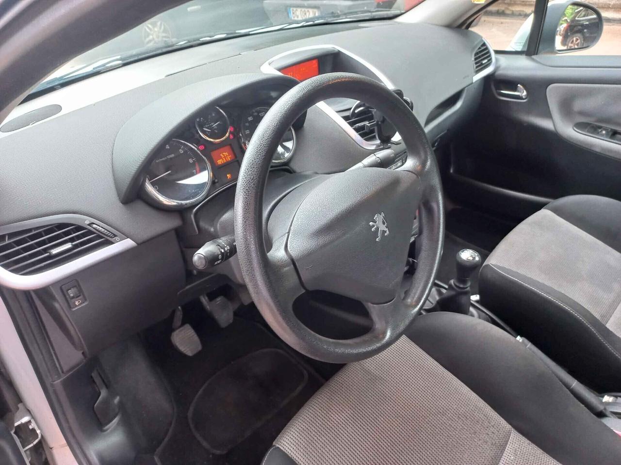 Peugeot 207 1.6 120CV CC Féline