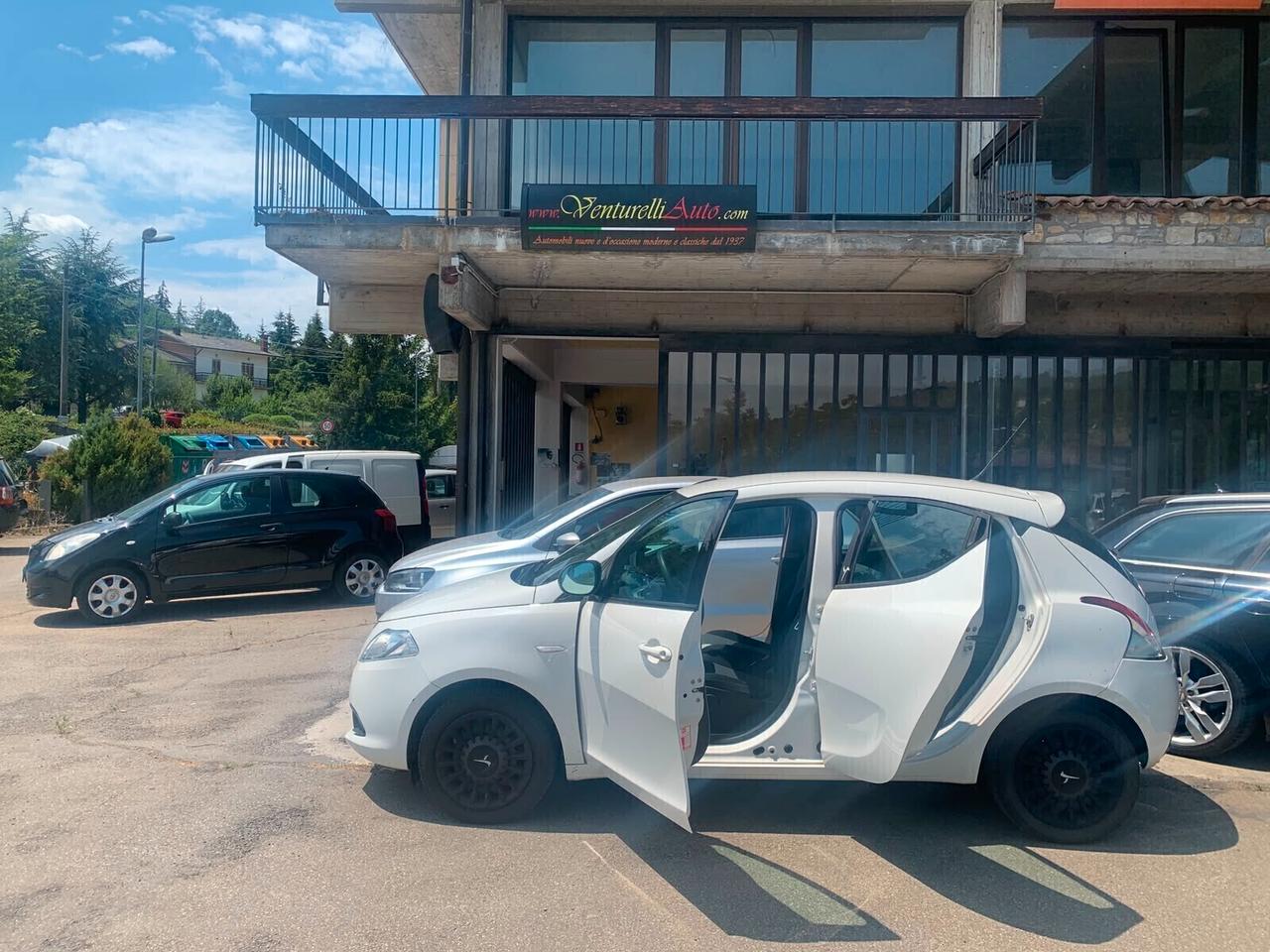 Lancia Ypsilon elefantino-5 porte-con solo 60000 km-garanzia-del 2015-benzina gpl da fabbrica-ecologica-8 gomme e cerchi