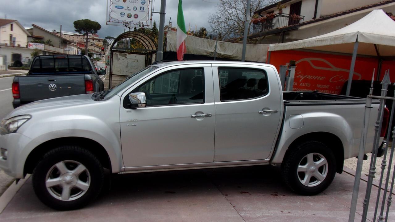 Isuzu D-Max 2.5 Space Cab Solar A/T 4WD