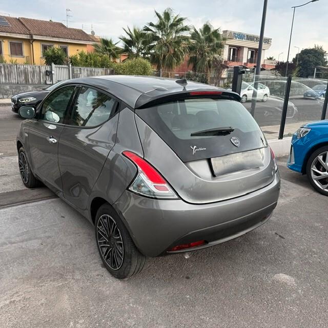 Lancia Ypsilon 1.0 FireFly 5 porte S&S Hybrid Alberta Ferretti