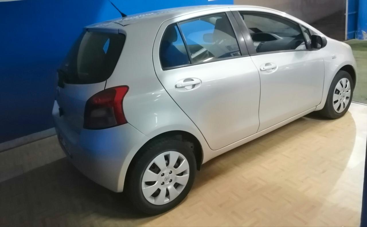 Toyota Yaris 1.0 5 porte