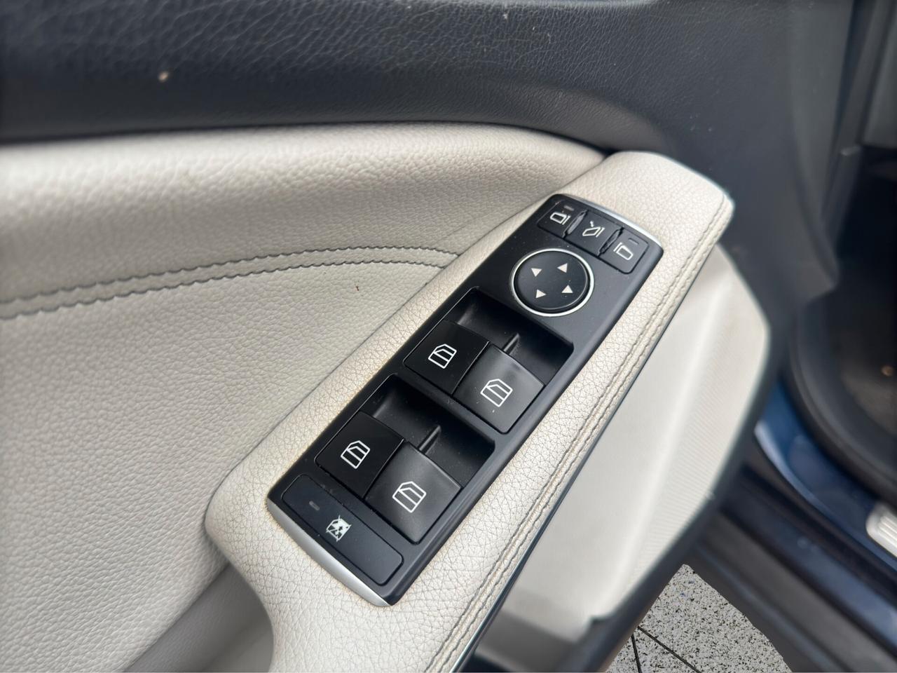 Mercedes-Benz GLA 200d SPORT AUTOMRETROCAMCARPLAY