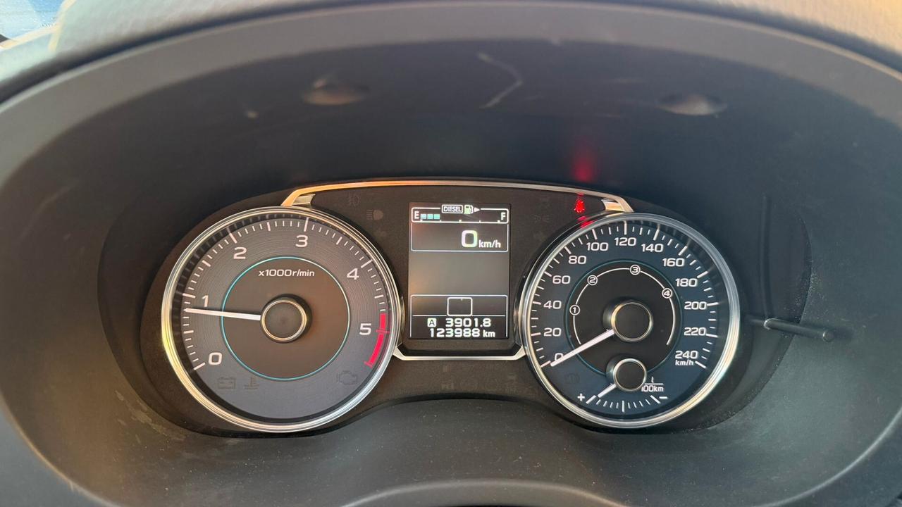 Subaru XV 2.0D Unlimited 6MT MY 16