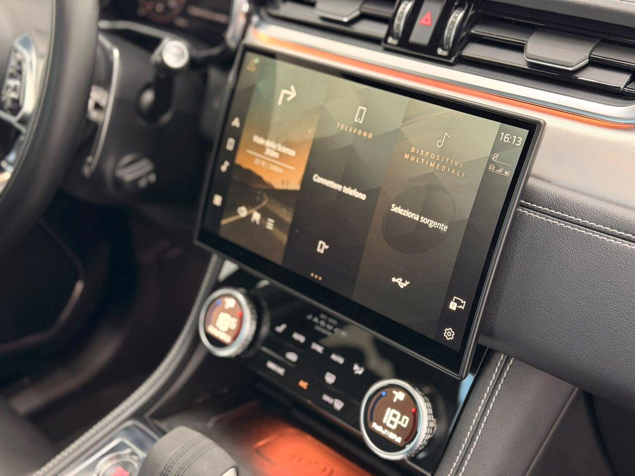Jaguar F-Pace 2.0d i4 mhev R-Dynamic SE awd 204cv auto