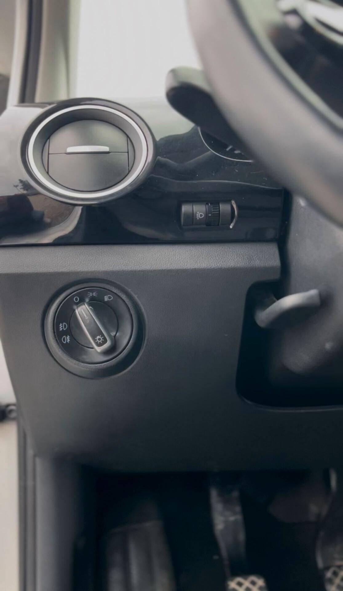 Volkswagen up! 1.0 75 CV 5p. Cross