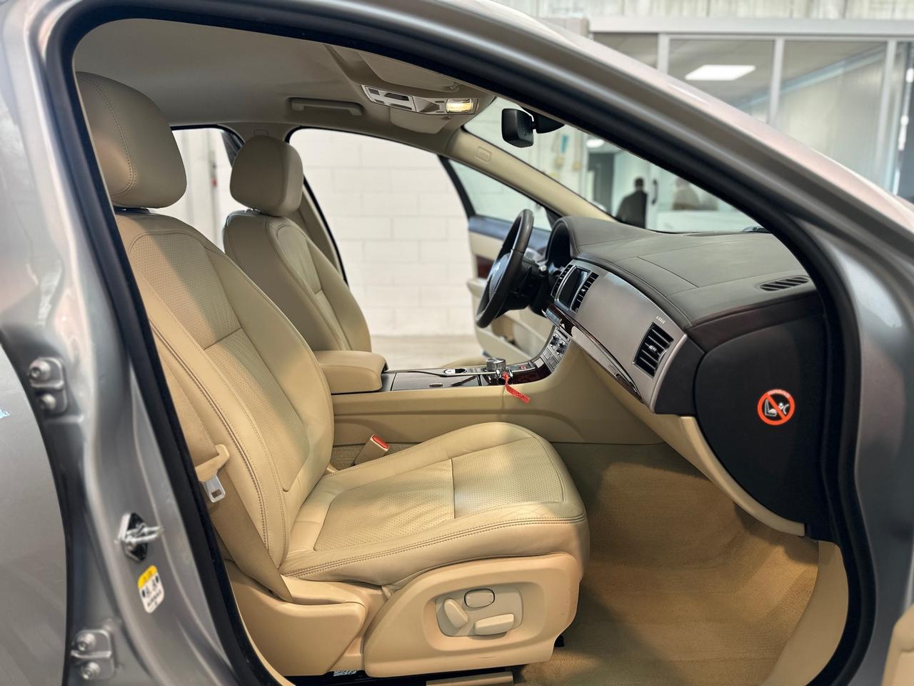 Jaguar XF 4.2 V8 Premium Luxury